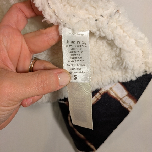 LuLaRoe Marlow Faux Shearling Vest in black/cream plaid NWT Goth SzS - Picture 4 of 7